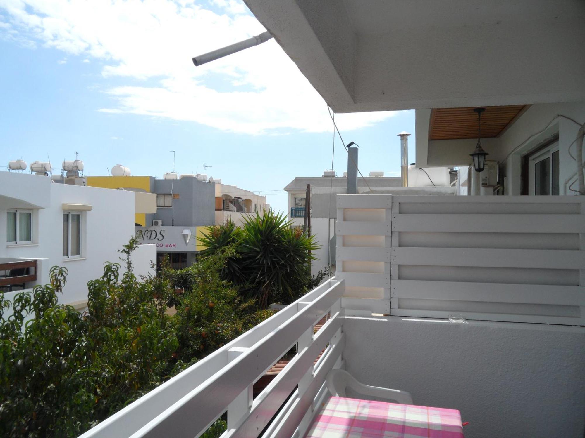 Sunshine Apts, Two Bedroom , Free Internet, No 3 Ajía Nápa Eksteriør bilde