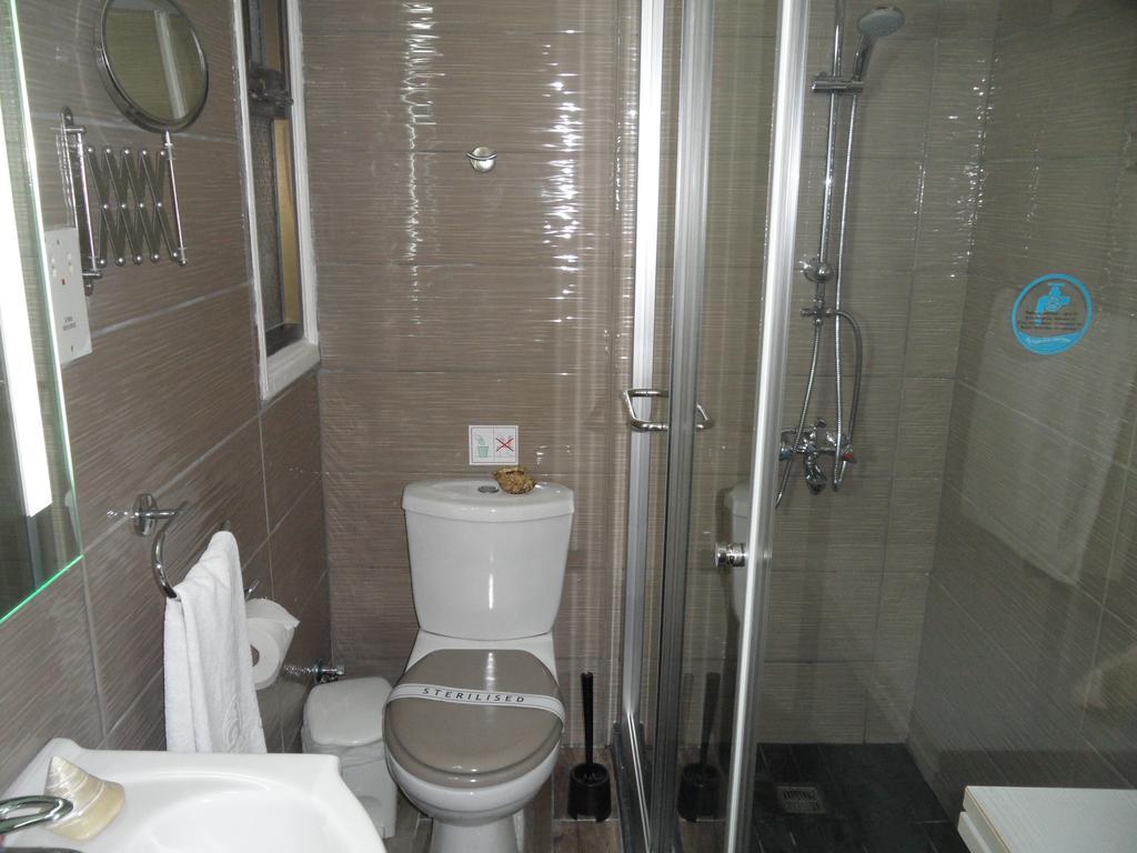 Sunshine Apts, Two Bedroom , Free Internet, No 3 Ajía Nápa Eksteriør bilde