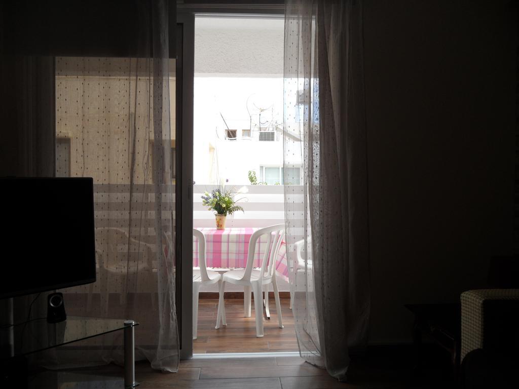 Sunshine Apts, Two Bedroom , Free Internet, No 3 Ajía Nápa Eksteriør bilde