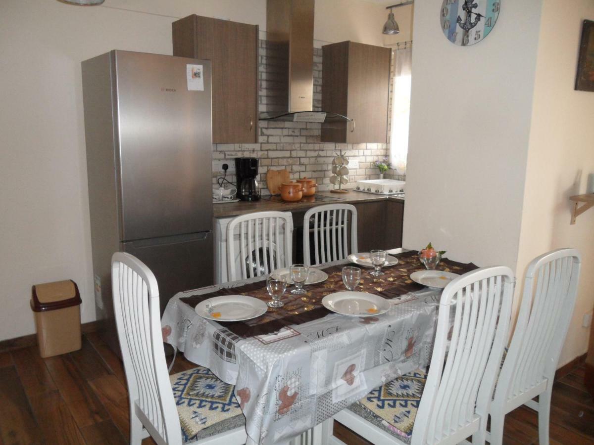 Sunshine Apts, Two Bedroom , Free Internet, No 3 Ajía Nápa Eksteriør bilde