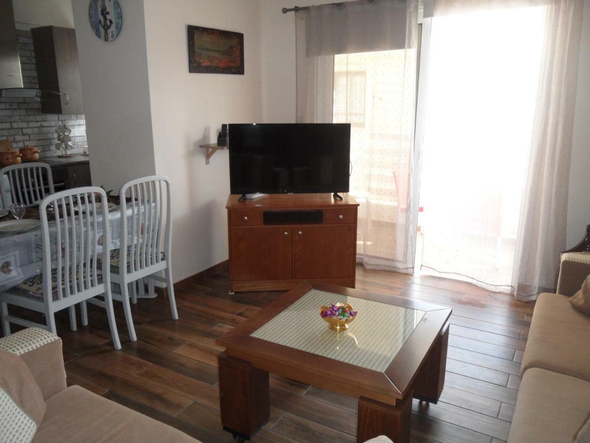 Sunshine Apts, Two Bedroom , Free Internet, No 3 Ajía Nápa Eksteriør bilde