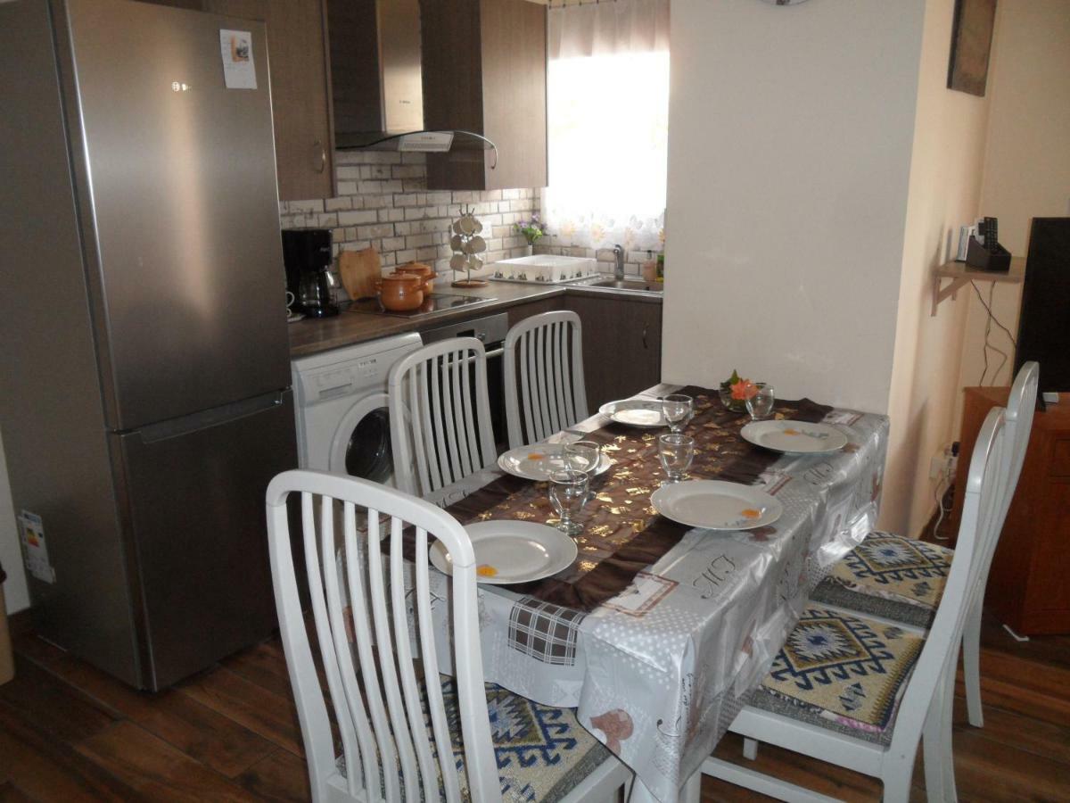 Sunshine Apts, Two Bedroom , Free Internet, No 3 Ajía Nápa Eksteriør bilde