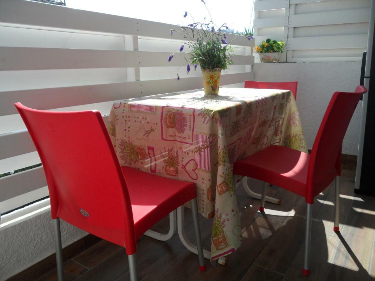 Sunshine Apts, Two Bedroom , Free Internet, No 3 Ajía Nápa Eksteriør bilde