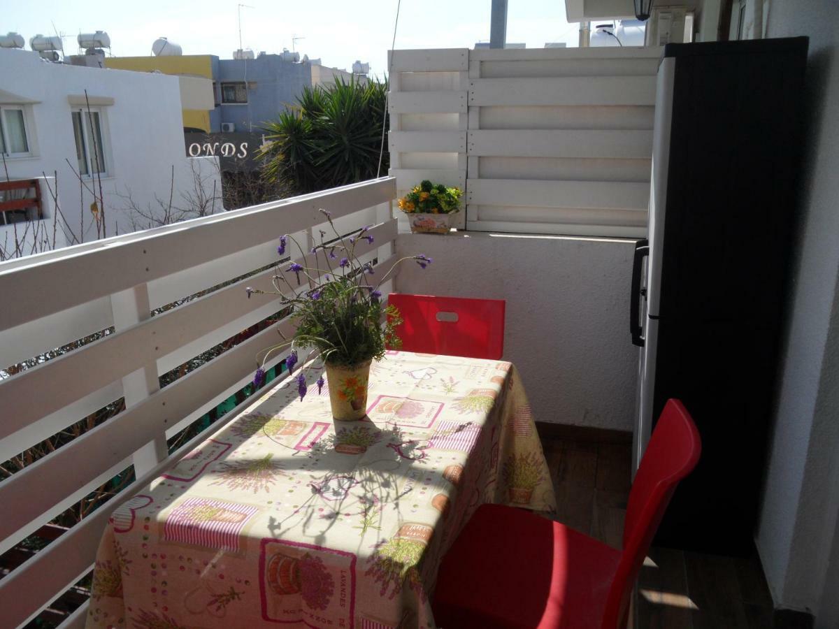 Sunshine Apts, Two Bedroom , Free Internet, No 3 Ajía Nápa Eksteriør bilde